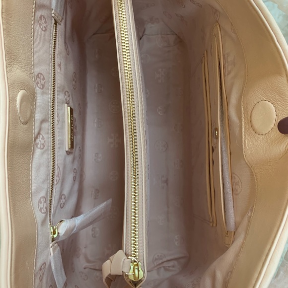 Tory Burch Marion quilted center zip pale apricot - Picture 7 of 8